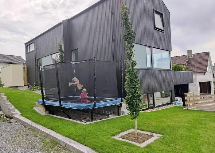 Modern And Comfortable Apartment In Attractive Neighborhood
